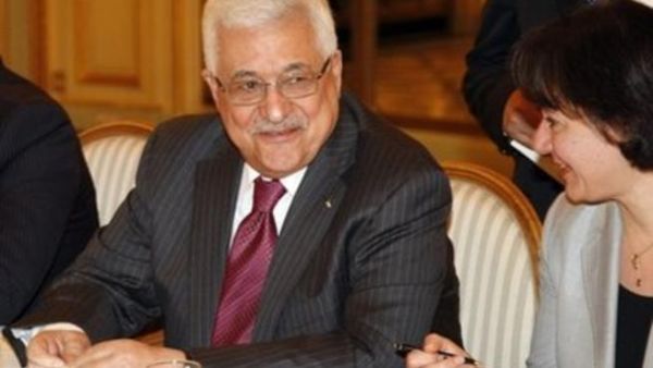 عباس خلال لقائه شخصيات يهودية في باريس الاحد