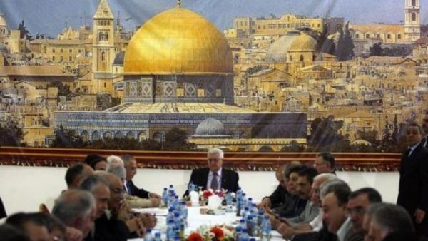 الرئيس الفلسطيني محمود عباس مترأسا اجتماعا لقيادتي منظمة التحرير وحركة فتح.
