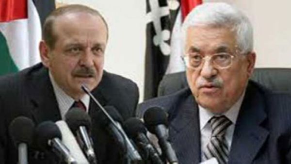 رئيس السلطة الفلسطينية محمود عباس وأمين سر اللجنة التنفيذية في منظمة التحرير سابقاً ياسر عبد ربه