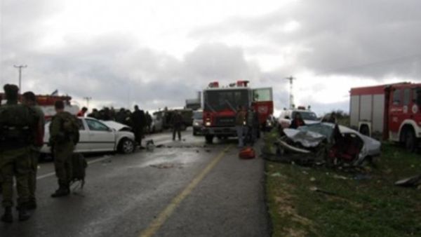 إصطدام شاجنة بحافلة تقل طلابا قرب رام الله