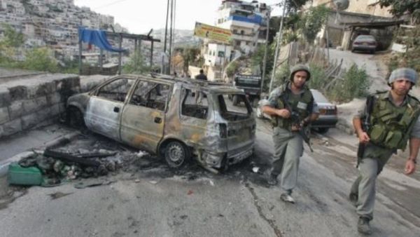 جنديان اسرائيليان في دورية في حي سلوان 
