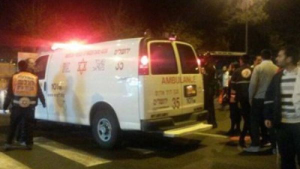 سيارة اسعاف اسرائيلية تتواجد في موقع إحدى العمليات