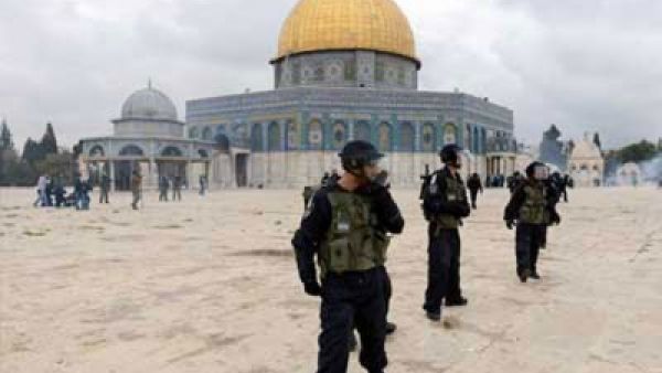 جنود من قوات الاحتلال في ساحات المسجد الأقصى