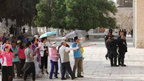 الشرطة الإسرائيلية تسمح للمستوطنين باقتحام المسجد الاقصى منذ العام 2003