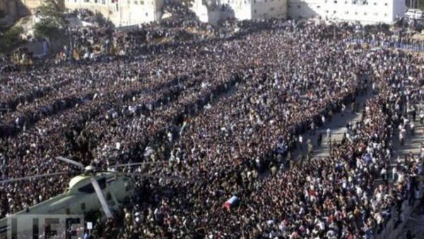 توفي عرفات في 11 تشرين ثاني/نوفمبر 2004، عن عمر يناهز 75 عاما