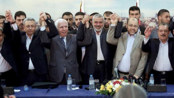 حركتا “فتح” و”حماس” وقعتا في  2014، اتفاقًا للمصالحة نصّ على تشكيل حكومة وفاق