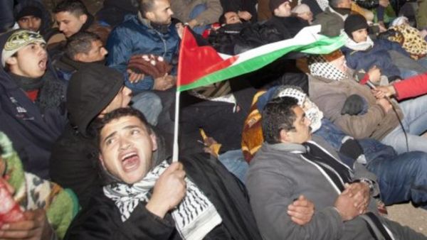 قرية خيام بناها ناشطون فلسطينيون