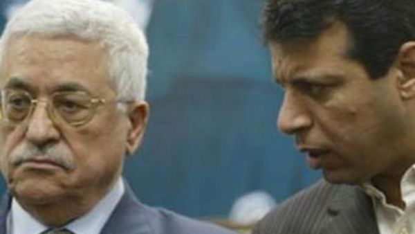 دحلان في حديث هامس مع الرئيس الفلسطيني