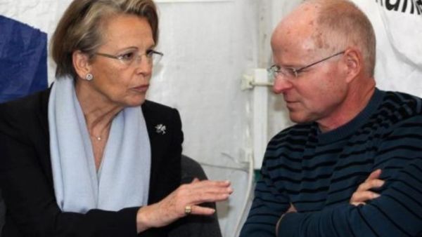 وزيرة الخارجية الفرنسية مع والد شاليط