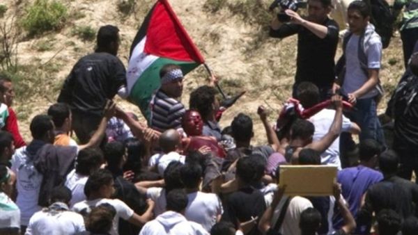 الجيش الإسرائيلي يفتح النار باتجاه مئات المتظاهرين قَدِموا من سوريا إلى حدود الجولان المحتل 