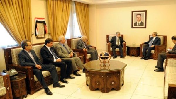 الوفد الفلسطيني خلال لقائه وزير الخارجية السوري فيصل المقداد