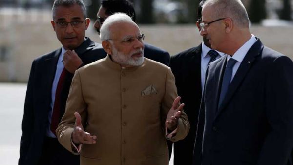 رئيس الوزراء الهندي ناريندار مودي ونظيره الفلسطيني رامي الحمد الله