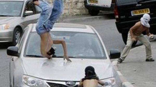 المستوطن لحظة دهس الطفلين