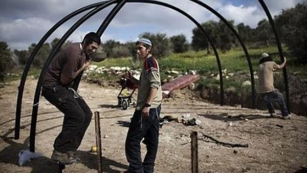 مستوطنون يعيدون بناء بؤرة ازالها الجيش جنوب غرب نابلس