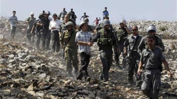 وات اسرائيلية تعتقل مستوطنين يهودا عقب اشتباكهم مع فلسطينيين في قرية بورين
