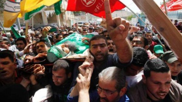 تشييع جثمان الشهيد برادعية شمال مدينة الخليل