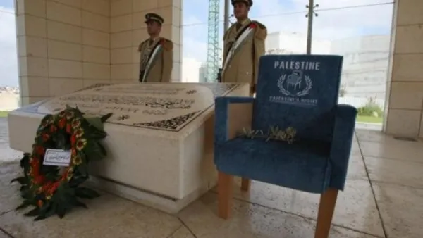 فتح قبر عرفات في 26 من الشهر الجاري لأخذ عينات من رفاته