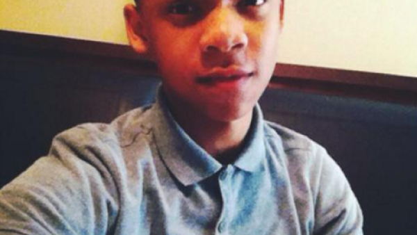Thirteen-year-old CJ Pearson is not happy with President Obama for inviting Ahmed Mohamed to the White House. (Twitter)