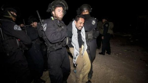 حرس الحدود الاسرائيلي يخلي قرية باب الشمس التي اقيمت بالقرب من القدس لمنع اقامة مستوطنة/أ.ف.ب