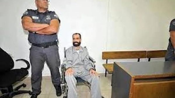 الاسير سامر العيساوي المضرب عن الطعام منذ اكثر من 170 يوما خلال احدى جلسات محاكمته/أرشيف