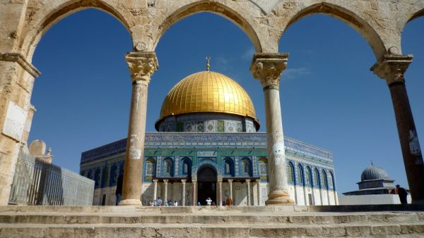 Jordanian Christian artist Nezam Neema spent a year and a half working on a six-ton replica of the Dome of the Rock mosque. (Shutterstock)