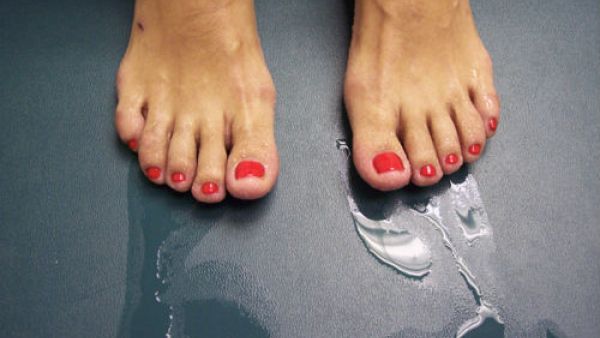 كرري الوصفة مرة كل شهرين لضمان عدم تعرق القدمين بشكل زائد