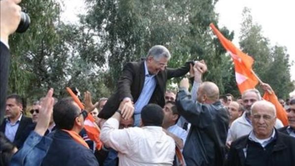 كرم محتفى به/عن الانترنت