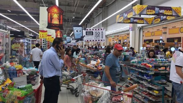 تدفق منقطع النظير على المحال التجارية في قطر