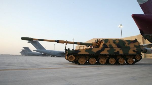 دبابة تركية في القاعدة العسكرية في الدوحة