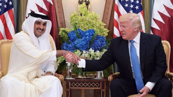 US President Donald Trump and Qatar's Emir Sheikh Tamim Bin Hamad Al- in Riyadh on 21 May, 2017 (AFP)