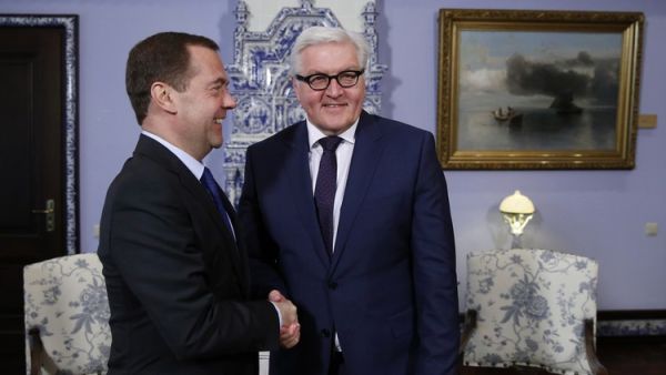 رئيس الوزراء الروسي مدفيديف ووزير الخارجية الألماني شتاينماير