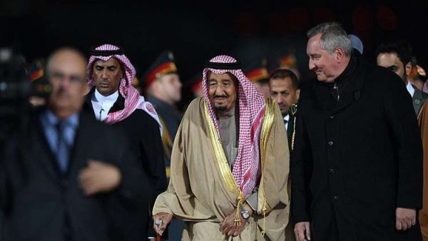 الملك السعودي لدى وصوله إلى موسكو
