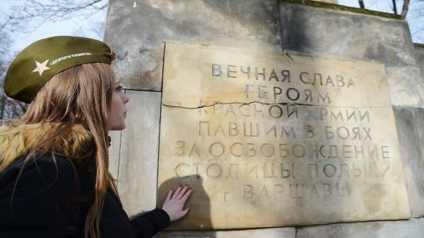 نصب تذكاري من حقبة حكم "الاتحاد السوفيتي" في العاصمة البولندية
