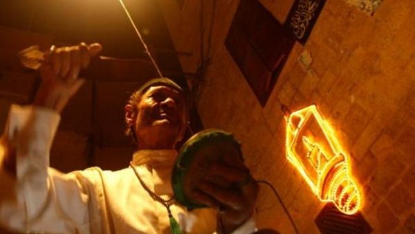 المسحراتي تسبب في اشتباكات بين العلويين والسنة في تركيا المسحراتي تسبب في اشتباكات بين العلويين والسنة في تركيا
