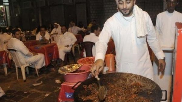 بسطات الكبدة في جدة (تصوير: عامر هلابي).