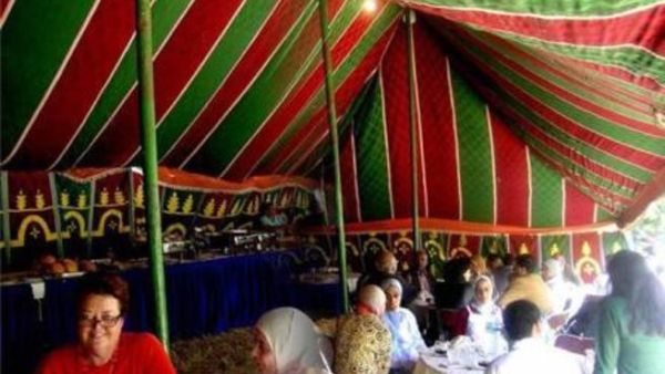 «خيم الغناء» تبعد المسلمين عن جوهر رمضان