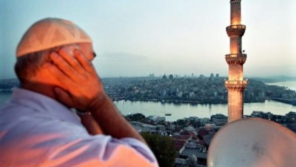 الدعاء عند سماع الاذان