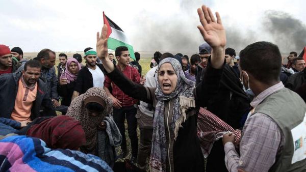 Palestinian demonstrators near the border with Israel (AFP)