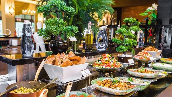 Impeccably decorated and elegantly furnished setting giving the luxurious feels of Ramadan, Seven Height and Lalezar Restaurant are serving an Iftar buffet from sunset to 10:30 pm. 
