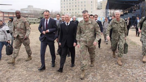 Pentagon chief Jim Mattis (C) walks with US General John Nicholson to his right at the Resolute Support Mission headquarters on an unannounced visit to Kabul on March 13, 2018. (AFP/ File Photo)