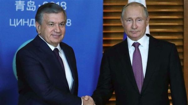 Russian President Vladimir Putin (R) meeting with Uzbek President Shavkat Mirziyoyev on the sidelines of the Shanghai Cooperation Organization (SCO) Summit in Qingdao. (AFP/File)
