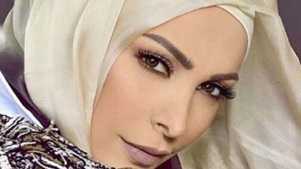 هل خلعت أمل حجازي الحجاب؟