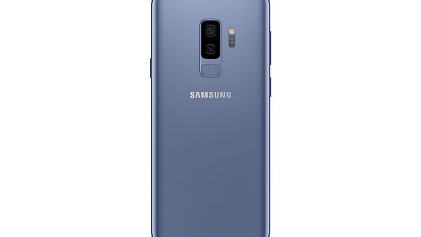 The Sunrise Gold edition for Galaxy S9 and S9+ is Samsung’s first device to feature a satin gloss finish which wraps the smartphone in a tranquil glow and glimmer. The Sunrise Gold edition for Galaxy S9 and S9+ is Samsung’s first device to feature a satin gloss finish which wraps the smartphone in a tranquil glow and glimmer.