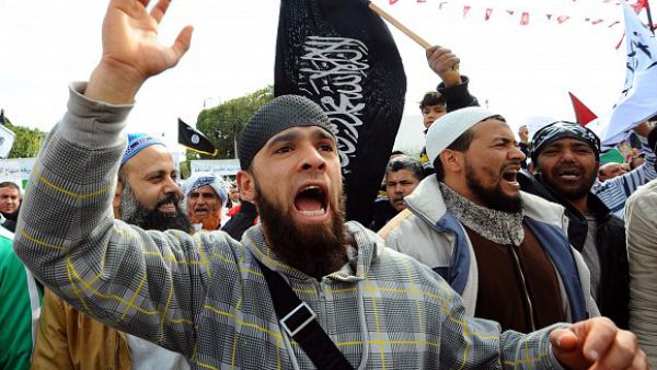 تم إلغاء كل النصوص المتعلقة بمنع زواج التونسية بأجنبي 