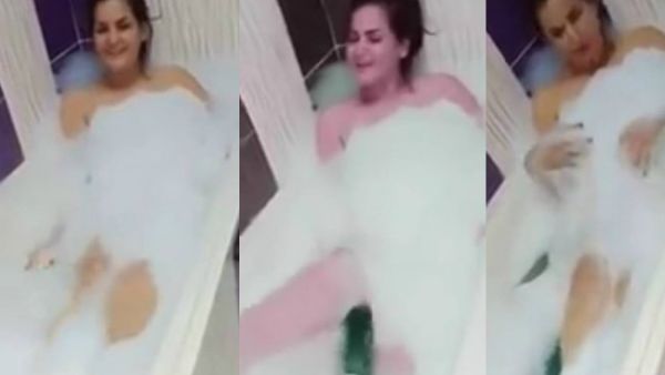 Sama Al Masri congratulated Muslims for Eid Al Adha while being naked in a bathtub (Source: samaelmasrii - Instagram)