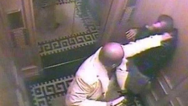 صور تظهر الامير وهو يضرب خادمة في مصعد الفندق/أرشيف