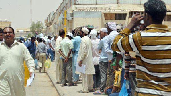 Foreign illegal laborers wait in a queue at the Saudi immigration offices at al-Isha quarter in al-Khazan district west of Riyadh (Source: AFP/FAYEZ NURELDINE)