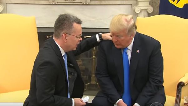 الرئيس الأمريكي دونالد ترامب والقس أندرو برانسون