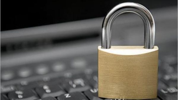 كافأت الشبكة الهاكر بثلاثة آلاف دولار لاكتشافه تلك الثغرة