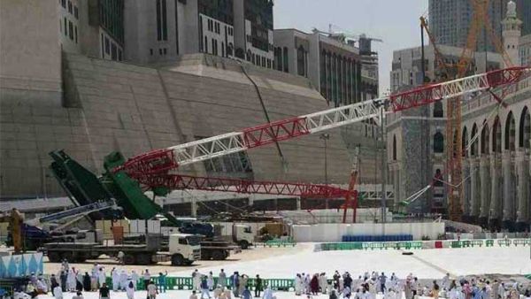 سقوط رافعة الحرم المكي عام 2015 تسبب بمقتل واصابة مئات الأشخاص